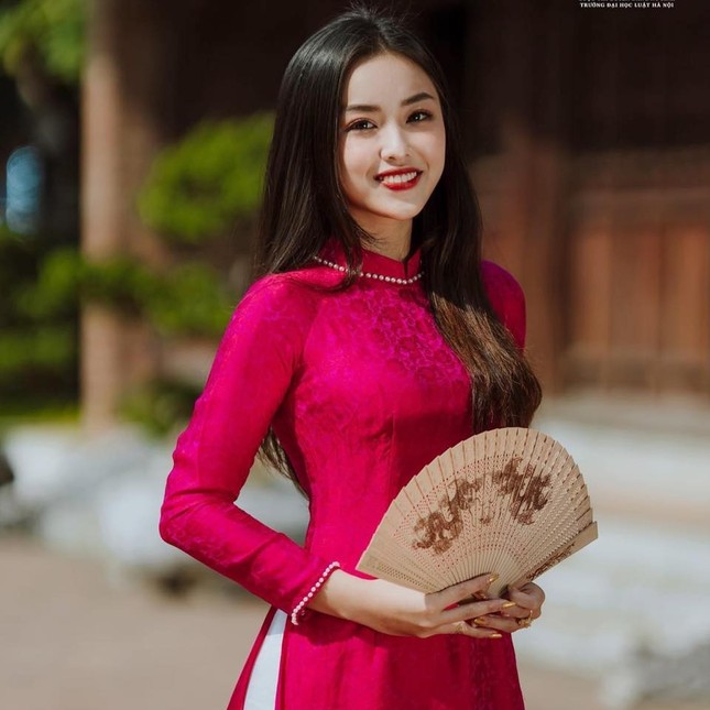 Sở hữu bảng thành tích đáng nể, nữ sinh 20 tuổi là Hoa khôi Đại học Luật Hà Nội ảnh 4