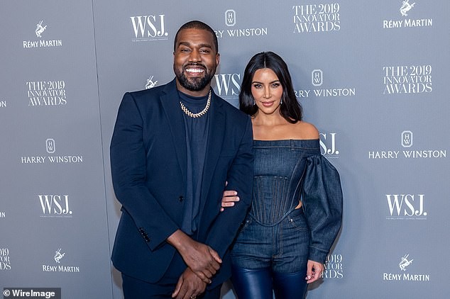 Mỹ nhân độc thân quyến rũ Kim Kardashian lần đầu lộ diện sau đệ đơn ly hôn ảnh 9