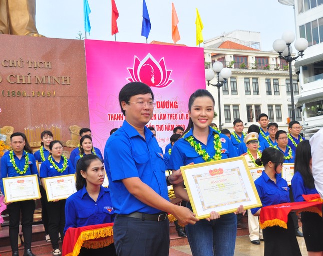 Hoa khôi Huỳnh Thúy Vi: Đoàn là chân lý sống của tôi ảnh 3