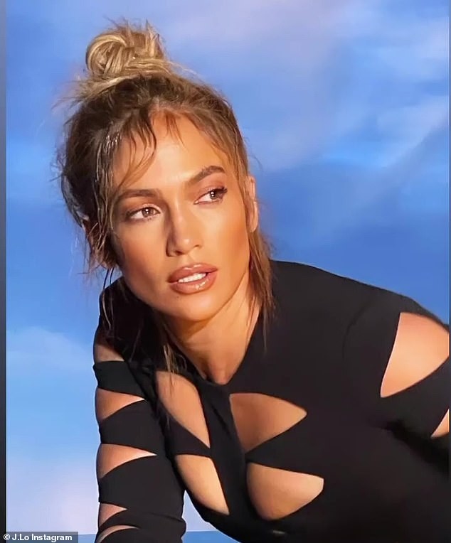Jennifer Lopez mặn nồng hạnh phúc bên hôn phu kém 6 tuổi ảnh 8
