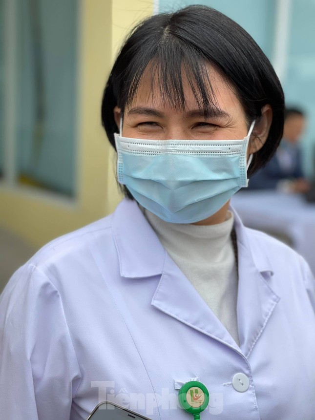 Những mũi tiêm vắc xin COVID-19 đầu tiên tại Hà Nội, Hải Dương và TPHCM ảnh 17