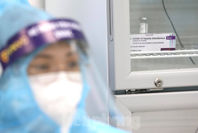 Những mũi tiêm vắc xin COVID-19 đầu tiên tại Hà Nội, Hải Dương và TPHCM ảnh 8