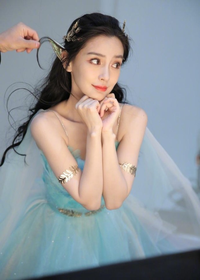 Angelababy phá cách với tóc tém cool ngầu, người hâm mộ đòi 'trả lại hình ảnh công chúa' ảnh 9