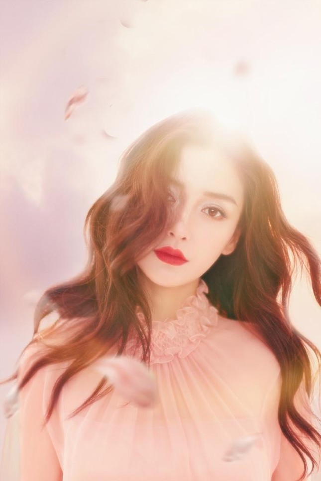 Angelababy phá cách với tóc tém cool ngầu, người hâm mộ đòi 'trả lại hình ảnh công chúa' ảnh 13