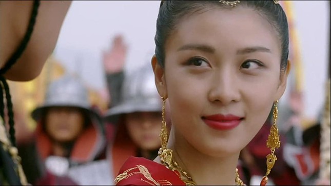 'Hoàng hậu Ki' Ha Ji Won triển lãm tranh, dân mạng bình luận 'con tôi 5 tuổi vẽ đẹp hơn' ảnh 11