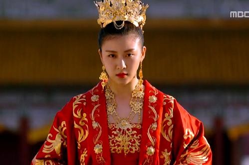 'Hoàng hậu Ki' Ha Ji Won triển lãm tranh, dân mạng bình luận 'con tôi 5 tuổi vẽ đẹp hơn' ảnh 10