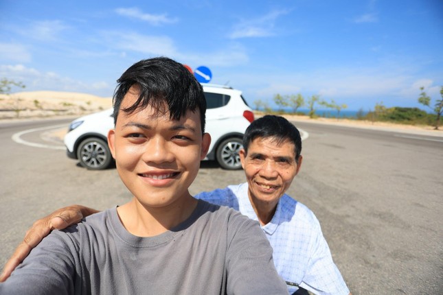 Hành trình xuyên Việt xúc động của chàng thanh niên 9x cùng ‘bạn của ông nội’ ảnh 2