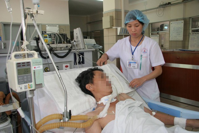 Thêm nhiều ca nguy kịch vì uống rượu chứa methanol ảnh 3