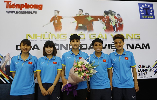 Giao lưu trực tuyến với những 'cô gái vàng' bóng đá Việt ảnh 2