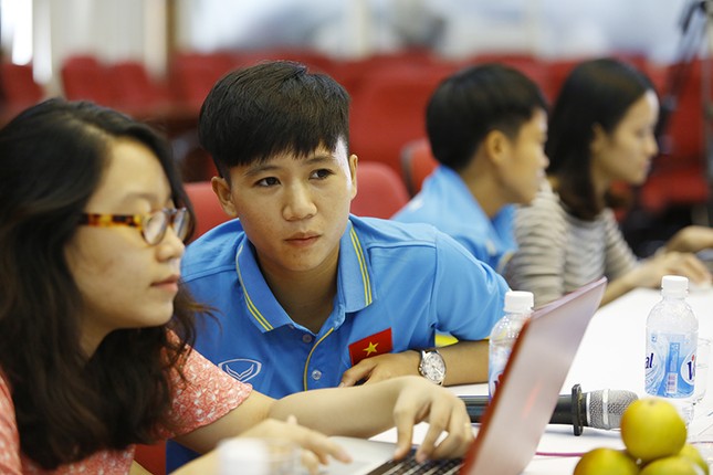 Giao lưu trực tuyến với những 'cô gái vàng' bóng đá Việt ảnh 6