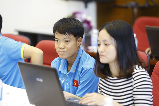 Giao lưu trực tuyến với những 'cô gái vàng' bóng đá Việt ảnh 7