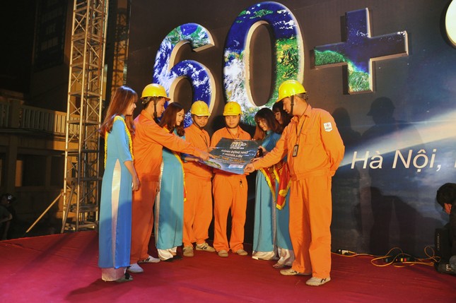 EVN HANOI hưởng ứng chiến dịch Giờ Trái đất 2016 ảnh 1