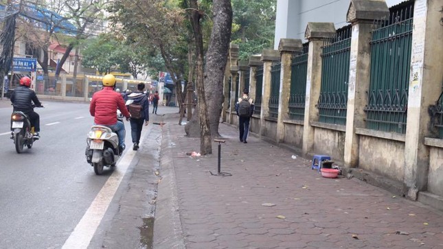 Dẹp loạn vỉa hè Hà Nội có làm tăng hộ nghèo? ảnh 1