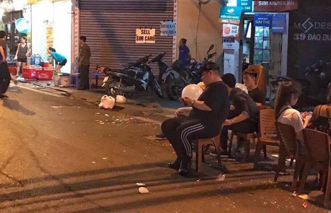 'Bóng cười' vẫn tung hoành phố đi bộ cuối tuần ảnh 7