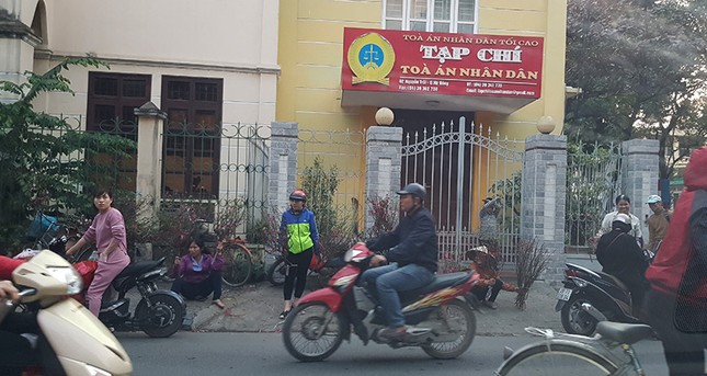 Nhốn nháo 'chợ cóc, chợ tạm' lấn chiếm vỉa hè cuối năm ảnh 4