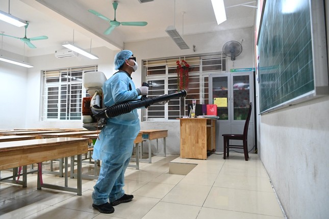 Hà Nội: Các trường học tất bật chuẩn bị đón học sinh đi học trở lại ảnh 1