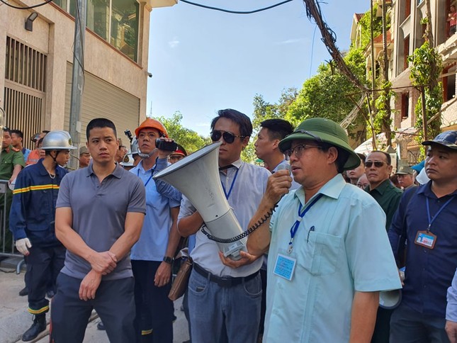 Cưỡng chế thu hồi khu đất bị chiếm dụng gần 10 năm ở hồ Ba Mẫu ảnh 1