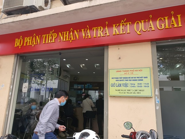 Nhiều cơ quan hành chính Hà Nội niêm yết lệch múi giờ làm việc ảnh 3