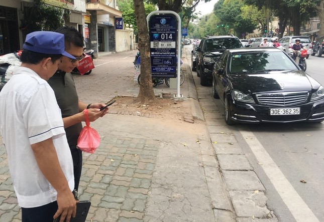 Điểm đỗ xe theo iParking vừa hồi sinh đã 'tê liệt' ảnh 1