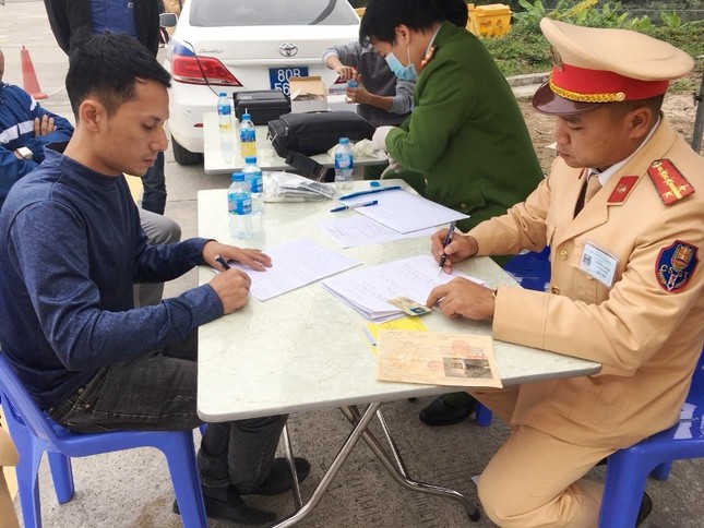 Sau xe tải, đến lượt phát hiện tài xế xe khách 'dính' ma túy ảnh 1