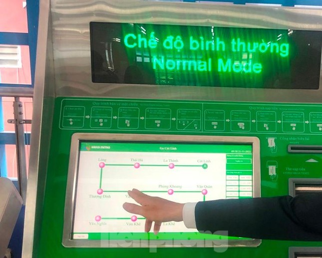 Hình ảnh ngày đầu tiên khách mua vé đi tàu Cát Linh - Hà Đông ảnh 7