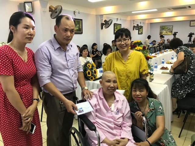 Bệnh nhân ung thư chấp bút cho người đồng bệnh ảnh 2