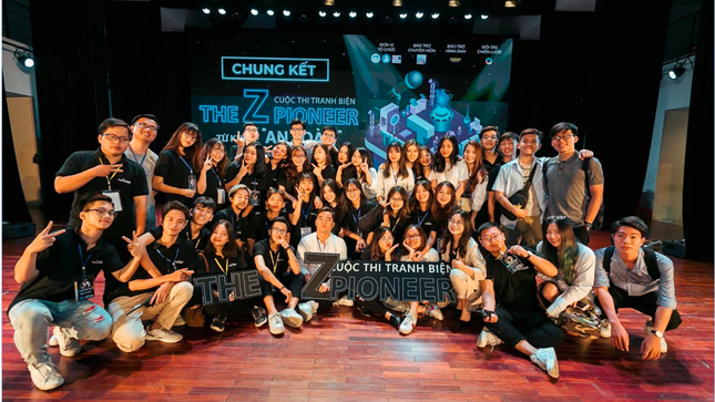 Lá cờ đầu của Hội Sinh viên trường Đại học Kinh tế quốc dân ảnh 2