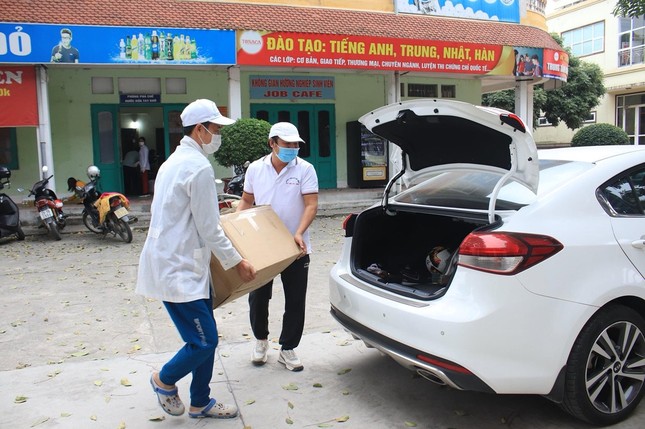 Nhiều đơn vị, tổ chức, cá nhân cùng Trường Đại học Sao Đỏ, Chí Linh ủng hộ phòng, chống dịch COVID-19 ảnh 2