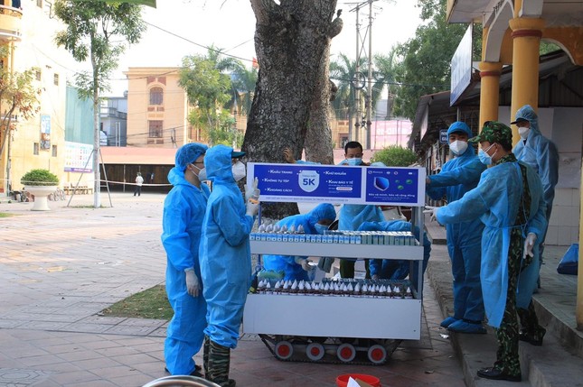 Trường Đại học Sao Đỏ tiếp tục thần tốc chế tạo 2 robot cùng tỉnh Hải Dương phòng, chống COVID-19 ảnh 6