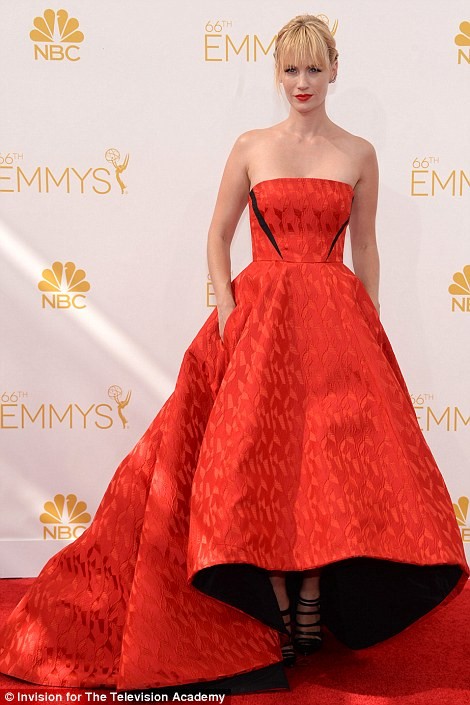 Những chiếc váy nổi bật trên thảm đỏ Emmy 2014 ảnh 5