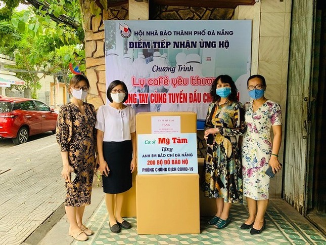 Ca sĩ Mỹ Tâm chung sức cùng người dân Đà Nẵng chống dịch COVID-19 ảnh 9