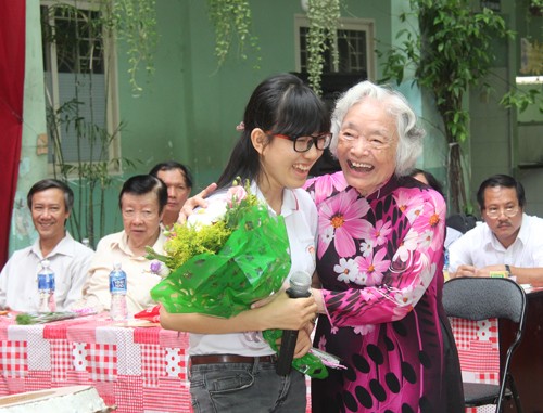Bà giáo 85 tuổi vẫn mải mê đứng lớp ở Sài Gòn ảnh 1