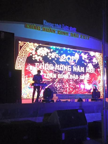 Người dân cả nước đón giao thừa Tết Đinh Dậu ảnh 53