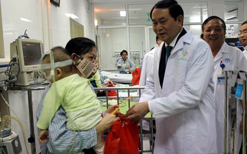 Người dân cả nước đón giao thừa Tết Đinh Dậu ảnh 58