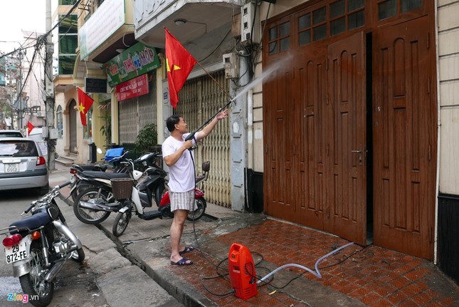 Người dân cả nước đón giao thừa Tết Đinh Dậu ảnh 18