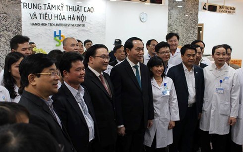 Người dân cả nước đón giao thừa Tết Đinh Dậu ảnh 59