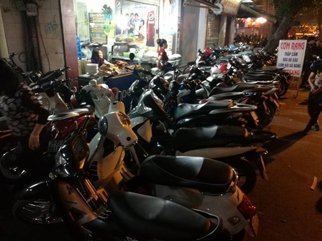 Người dân cả nước đón giao thừa Tết Đinh Dậu ảnh 74