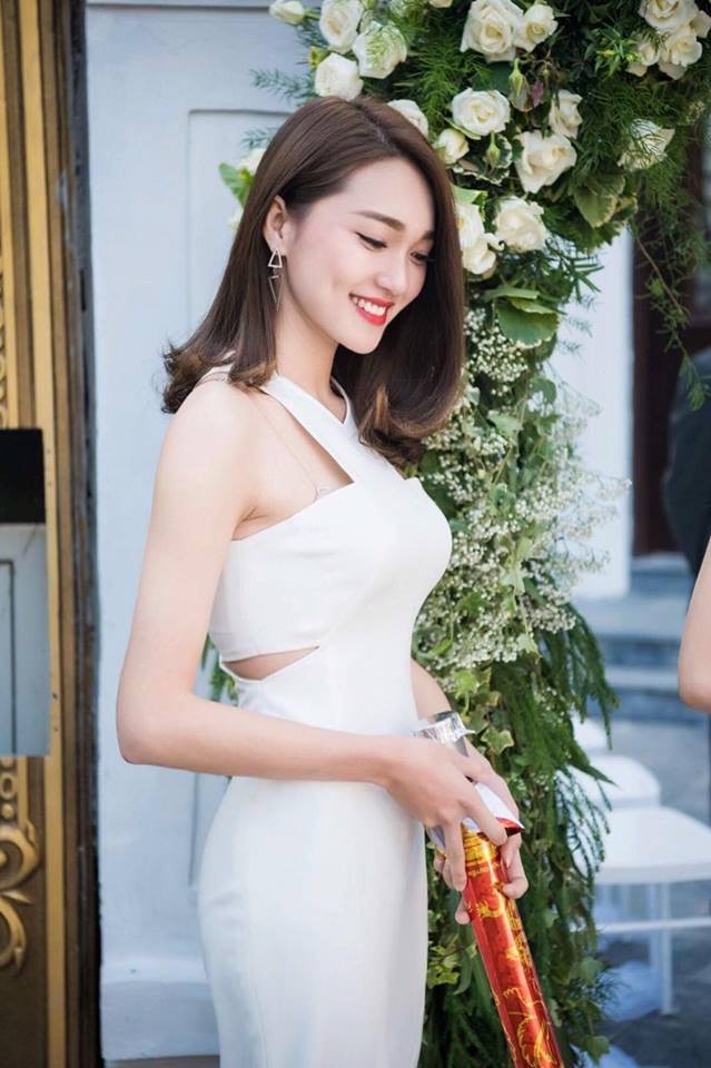 Cô gái bê khay xinh hơn cả dàn hoa khôi ảnh 4