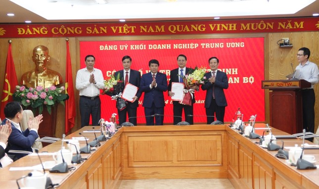 Trao quyết định của Ban Bí thư về công tác cán bộ ảnh 1