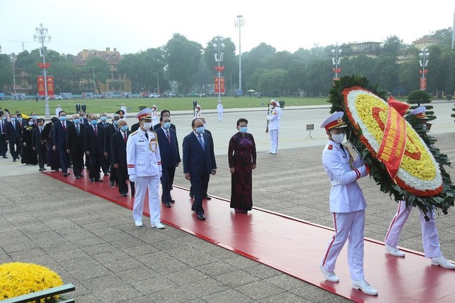 Lãnh đạo Đảng, Nhà nước vào Lăng viếng Chủ tịch Hồ Chí Minh ảnh 2