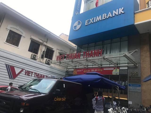 Khám xét Ngân hàng Eximbank chi nhánh TPHCM ảnh 2