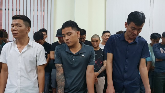Hàng trăm cảnh sát vây bắt sới bạc của 'trùm' 9X ở TPHCM ảnh 1