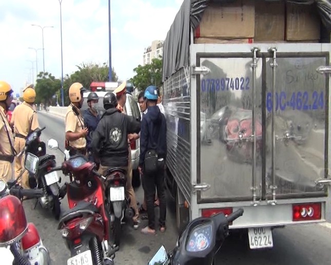Công an TPHCM thu hơn 1 tấn ma tuý trên chiếc xe tải đang lưu thông trên đường ảnh 1