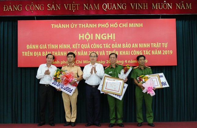Bí thư Thành ủy TPHCM khen thưởng vụ bắt 1,1 tấn ma túy ảnh 1