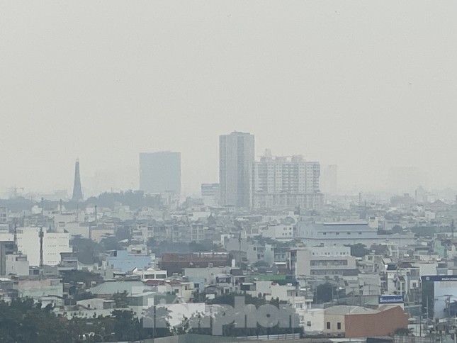 Cuối tuần, sương mù phủ kín cao ốc Sài Gòn ảnh 11
