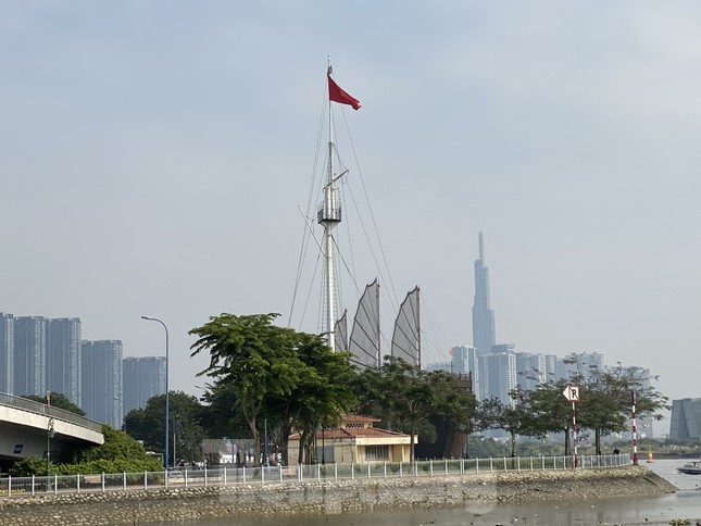 Cuối tuần, sương mù phủ kín cao ốc Sài Gòn ảnh 7