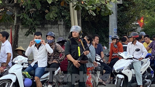 Trắng đêm vây bắt nghi can bắn chết 4 người ở TPHCM ảnh 2