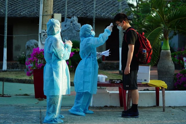 TPHCM tạm ngưng sử dụng khách sạn, resort làm khu cách ly vì hết phòng ảnh 1