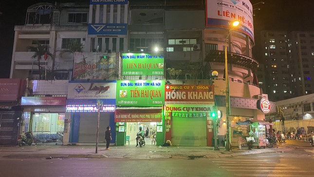 Những cơ sở nào ở TPHCM vẫn được kinh doanh sau 'lệnh' đóng cửa? ảnh 2