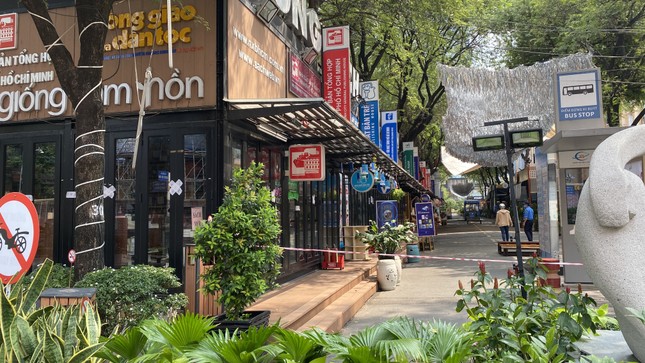 Đường sách TPHCM trước và sau ngày có dịch bệnh COVID-19. Hiện nay đường sách đã đóng cửa để phòng chống dịch theo yêu cầu của TPHCM 2